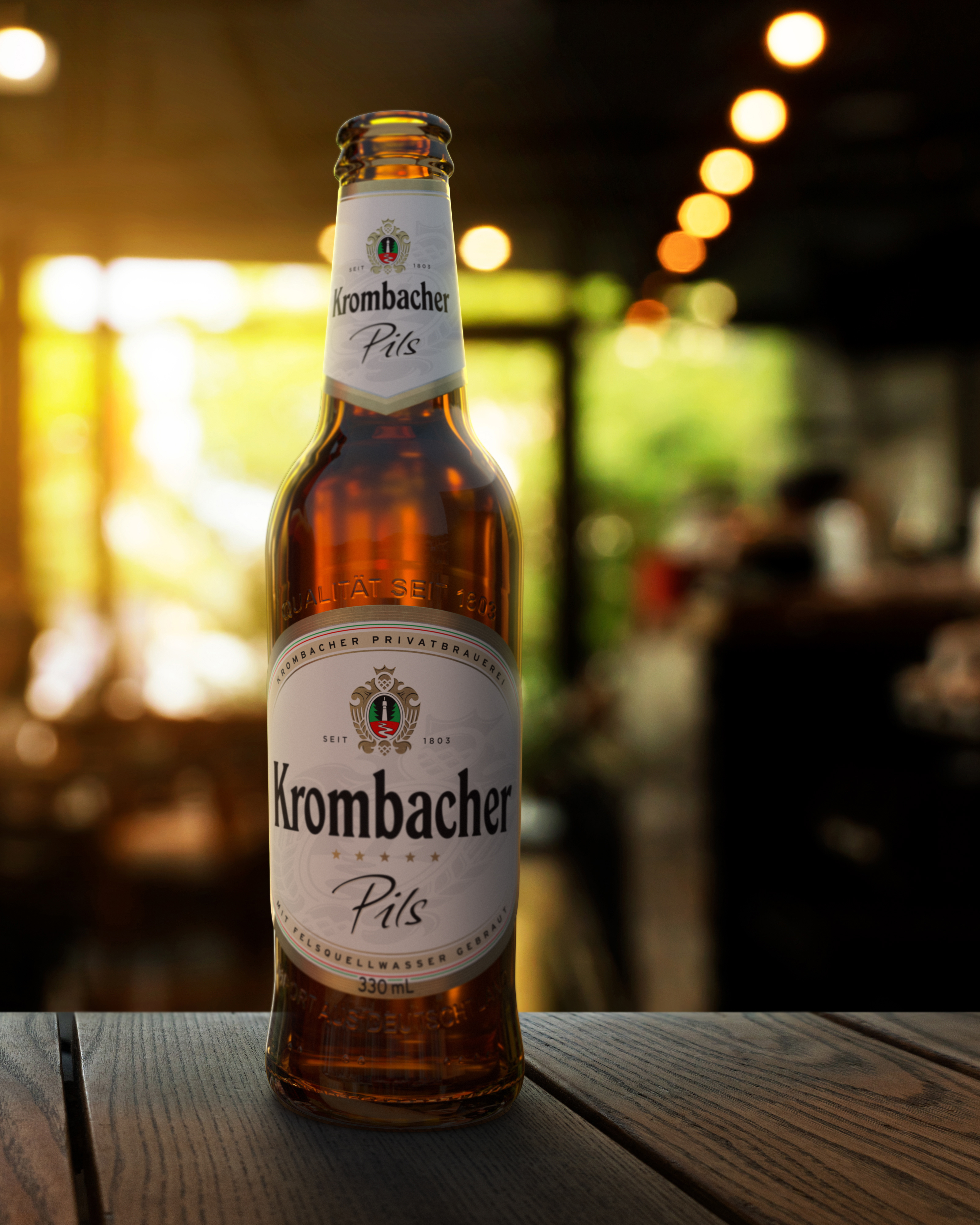 krombacher_international_social_media_still_pils_bottle_0.33_bar_001.jpg