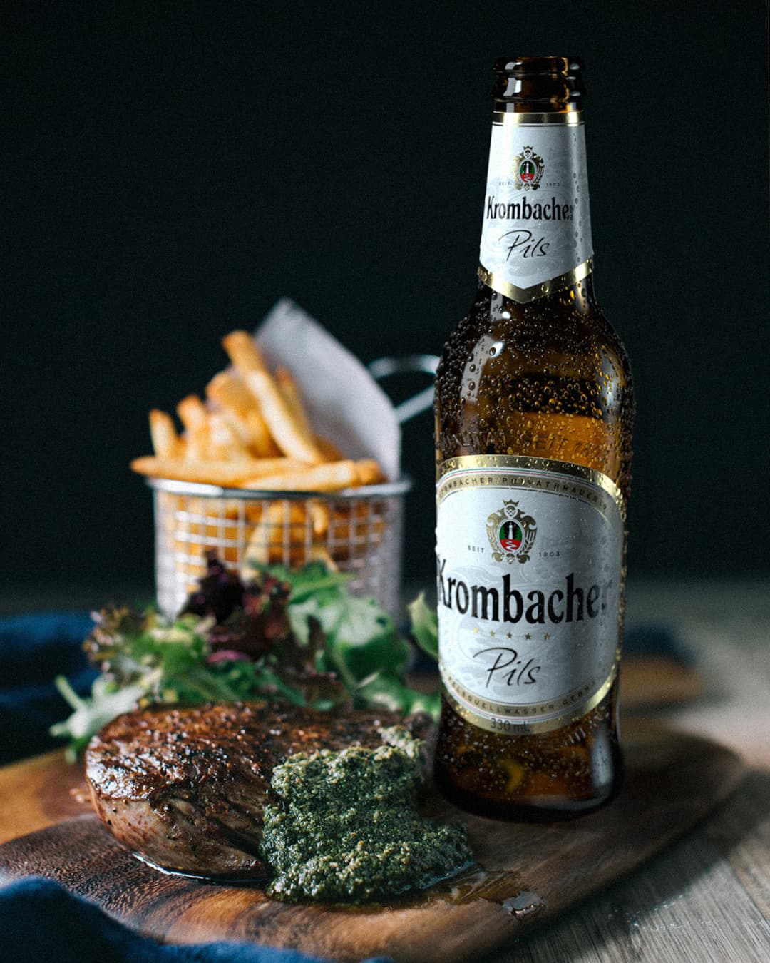 krombacher_interntional_social_media_pils_bottle_0.33_food_steak 2.jpg