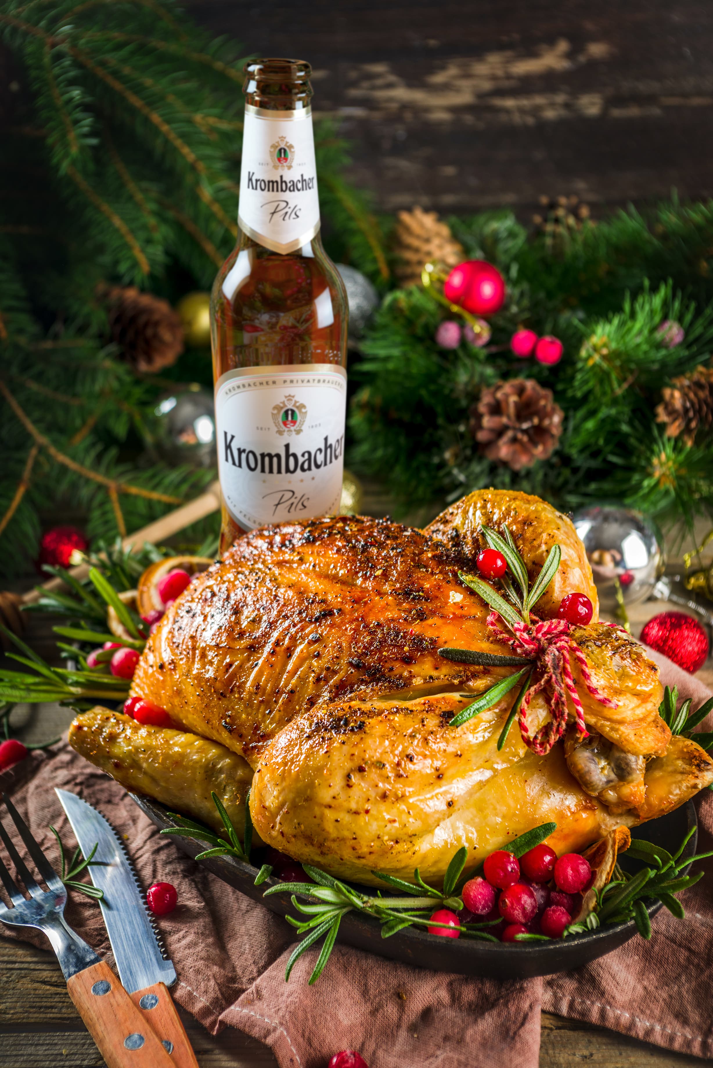 krombacher_international_social_media_still_pils_bottle_0.33_food_chicken_christmas_001.jpg