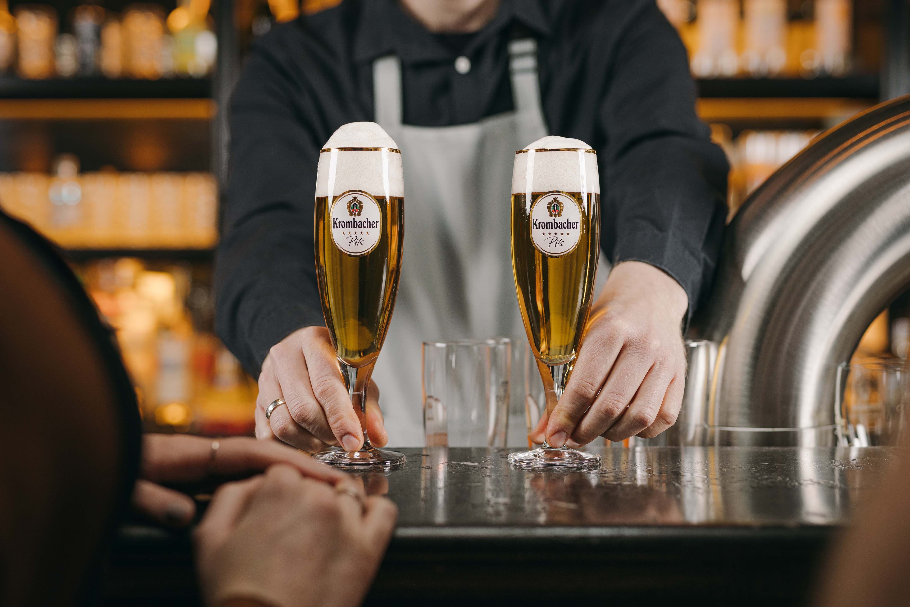 Gastro_Mood_Thekenszene_Bar_Pils_Exclusiv_Pokal_2.jpg